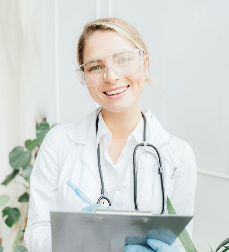 Ärztin erklärt INR Selbstmessung